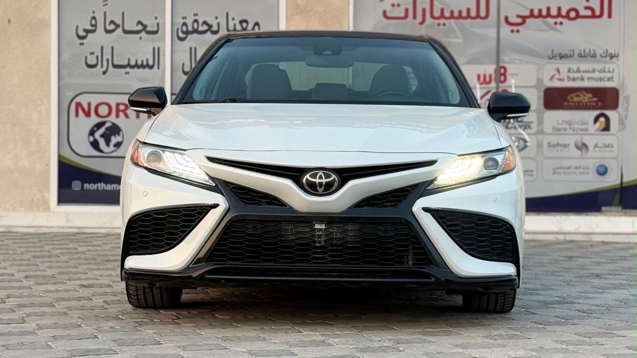 Car Image 2018 TOYOTA CAMRY XSE