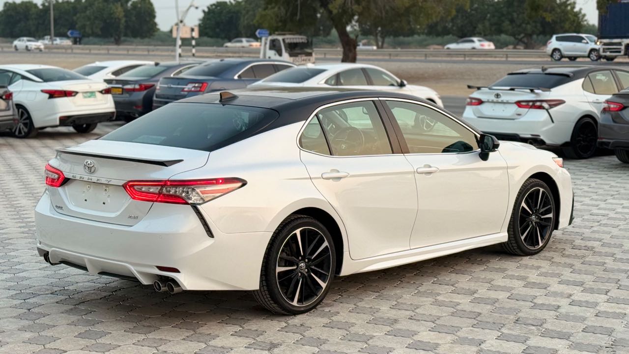 Car Image 2018 TOYOTA CAMRY XSE