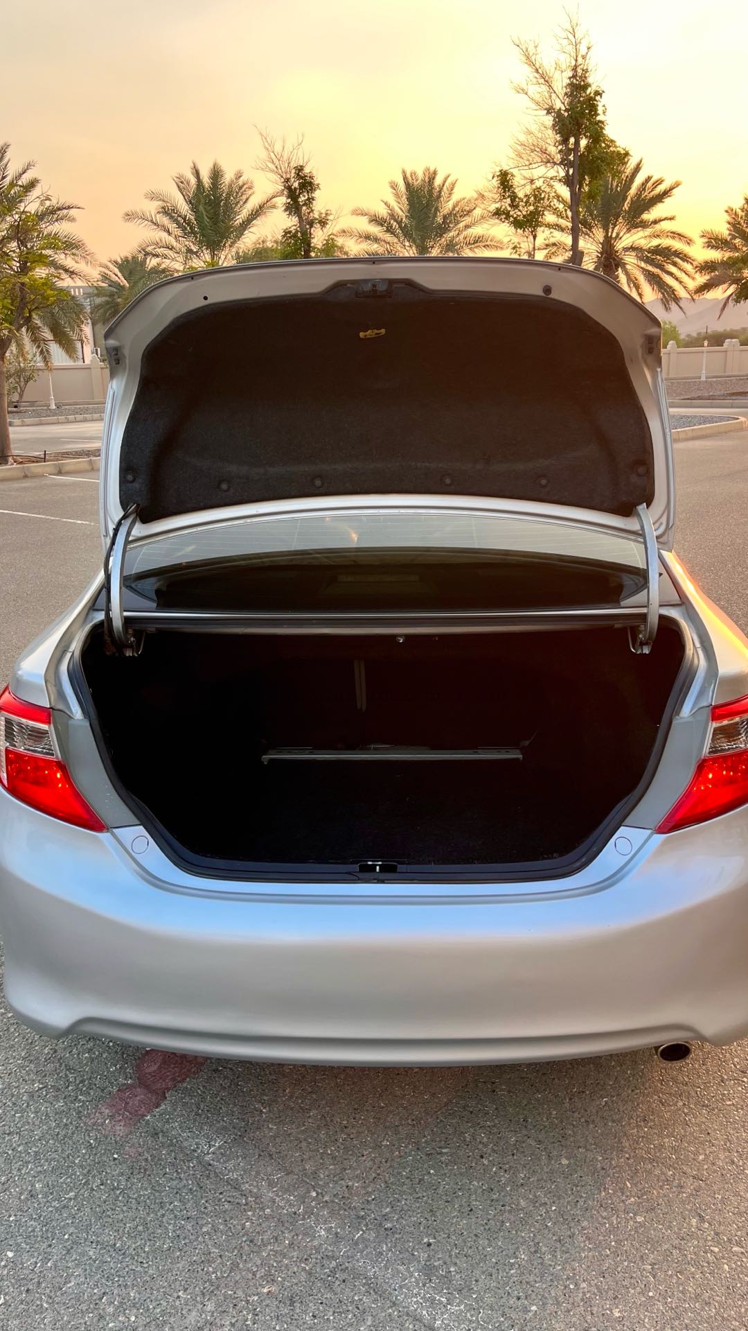 Car Image 2012 TOYOTA CAMRY LE
