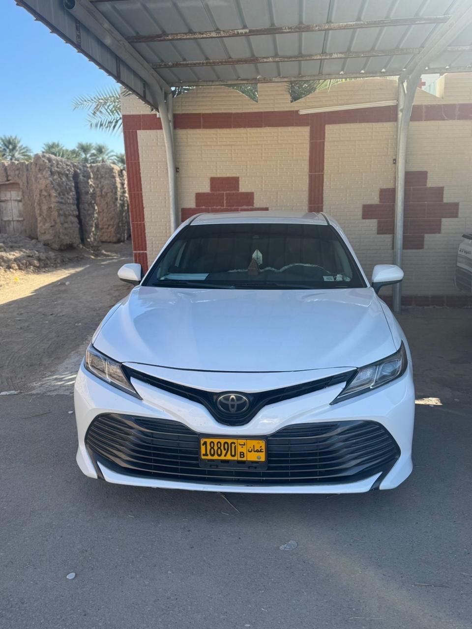 Car Image 2019 TOYOTA CAMRY LE