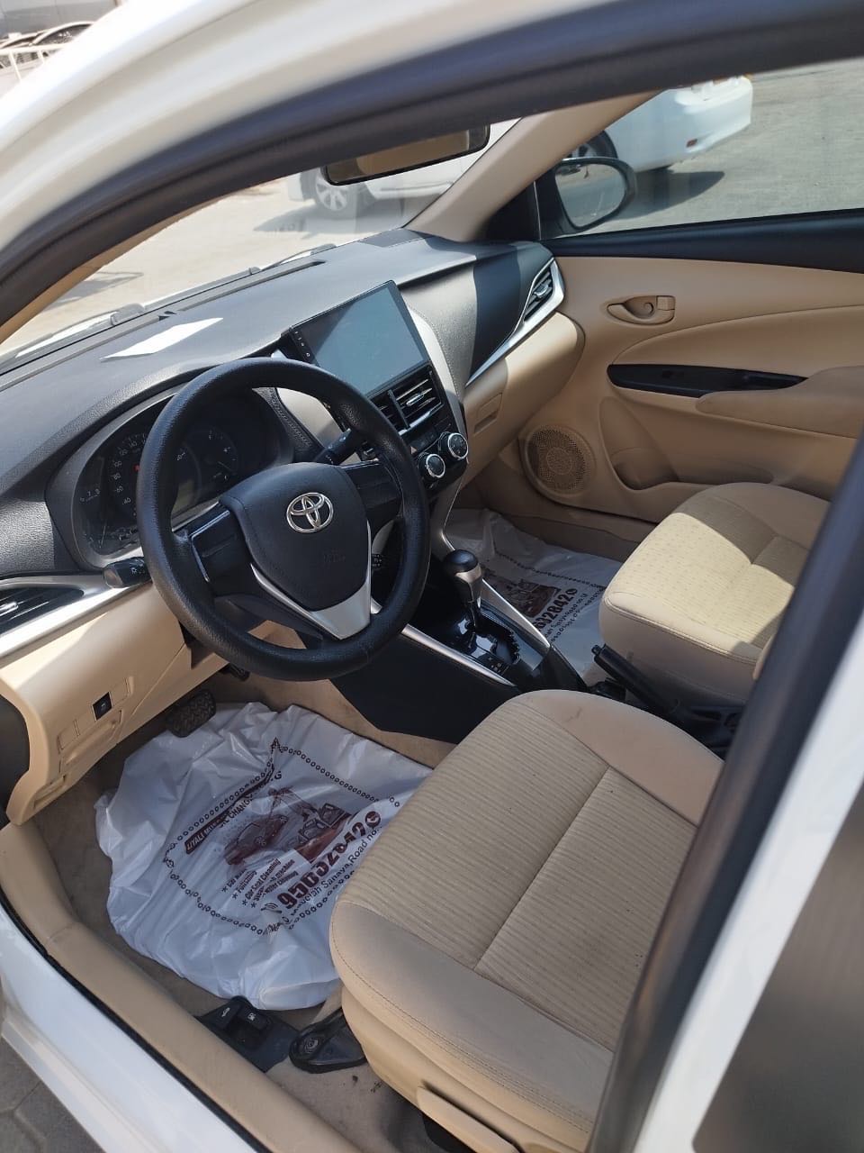 Car Image 2019 TOYOTA YARIS E