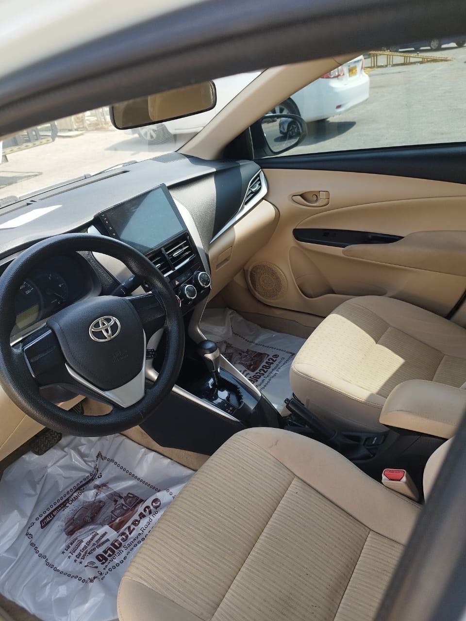 Car Image 2019 TOYOTA YARIS E