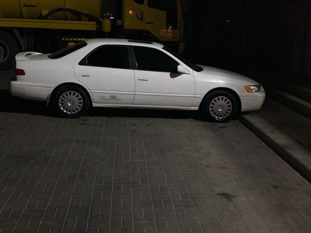 Car Image 1997 TOYOTA CAMRY SE