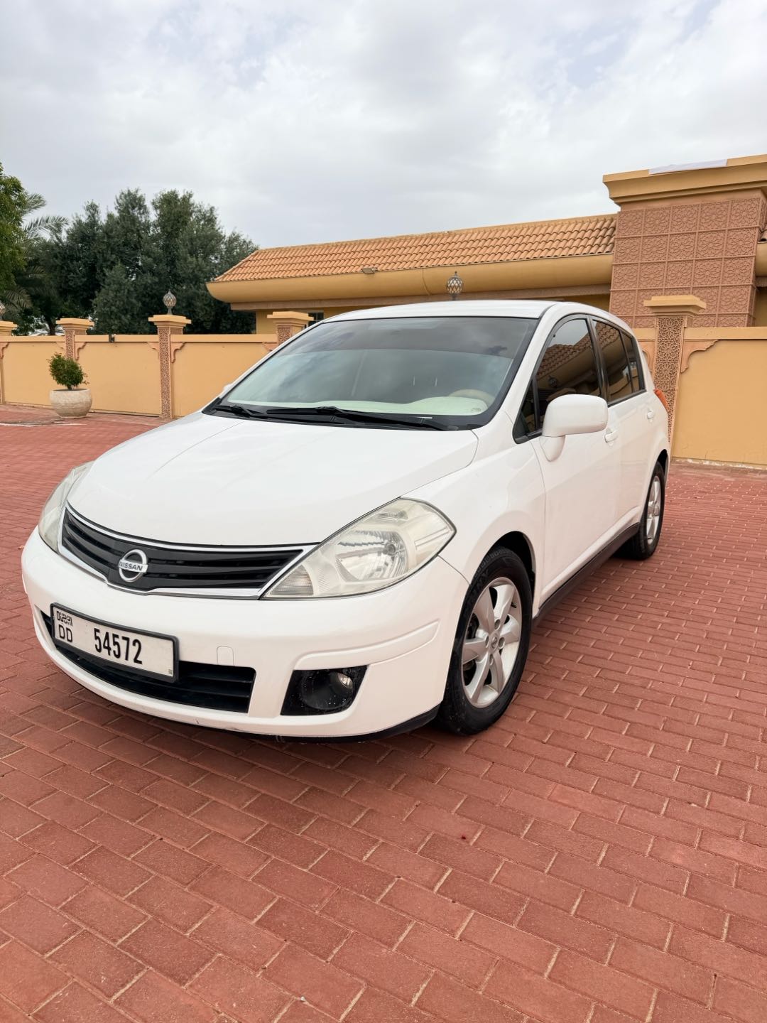 NISSAN TIIDA SV 2012