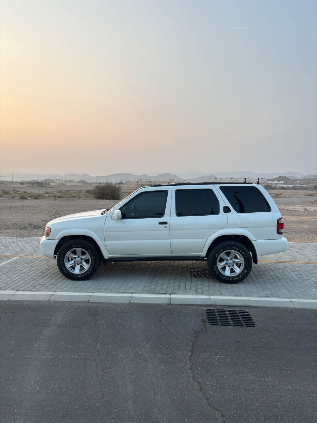 NISSAN PATHFINDER XE 2002