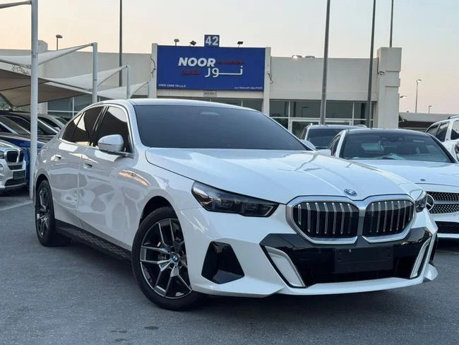 بي أم دبليو 5 SERIES 520i 2024