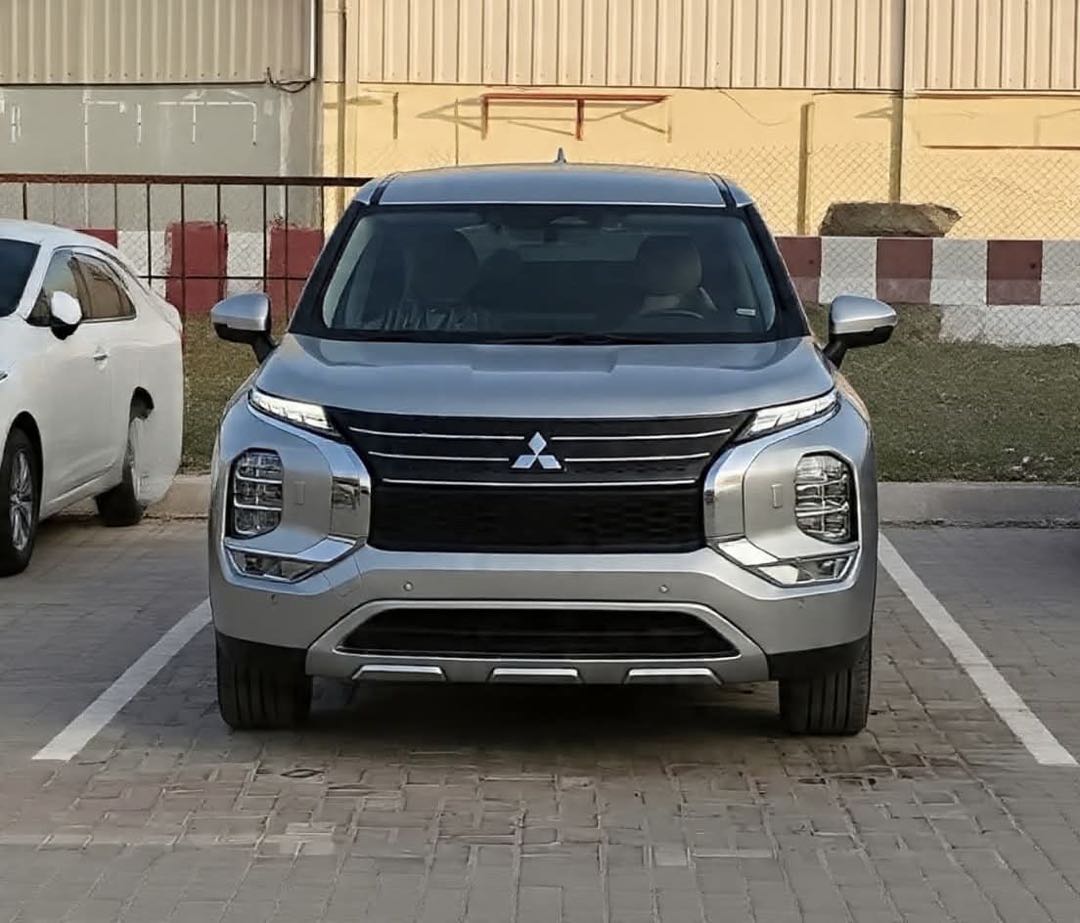 MITSUBISHI OUTLANDER SE 2024