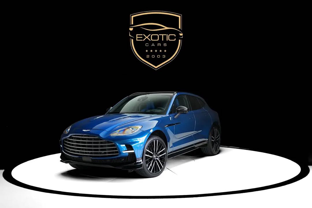 استون مارتن DBX 2023
