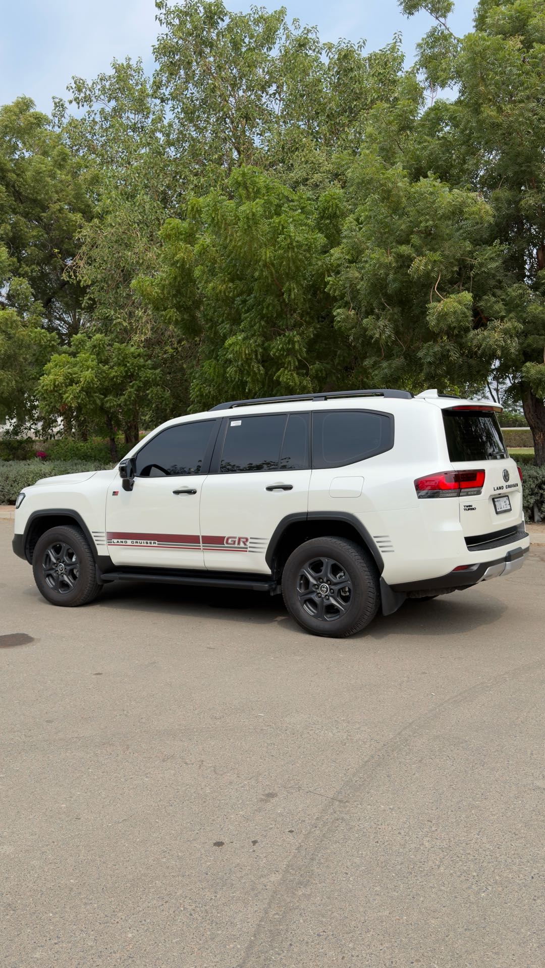 TOYOTA LAND CRUISER G.R 2025
