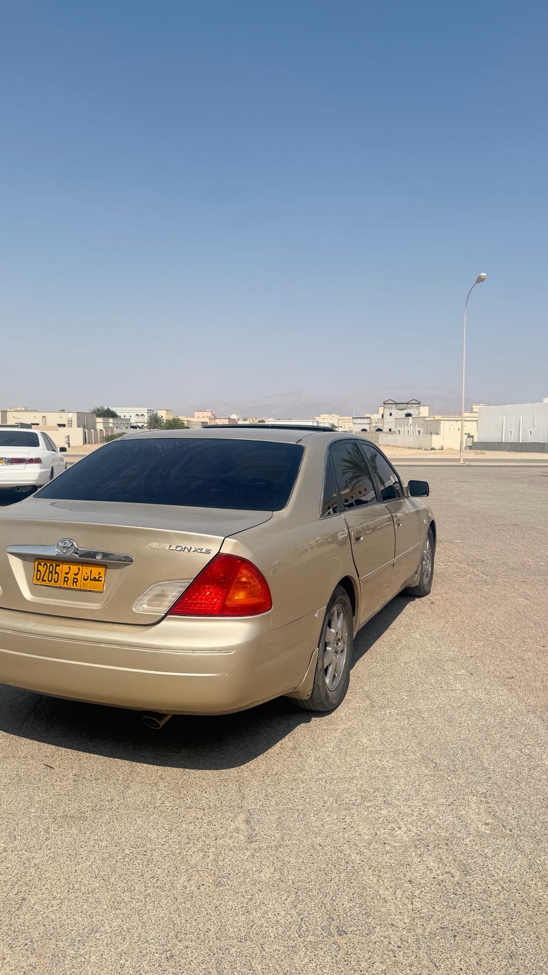 TOYOTA AVALON XL 2000