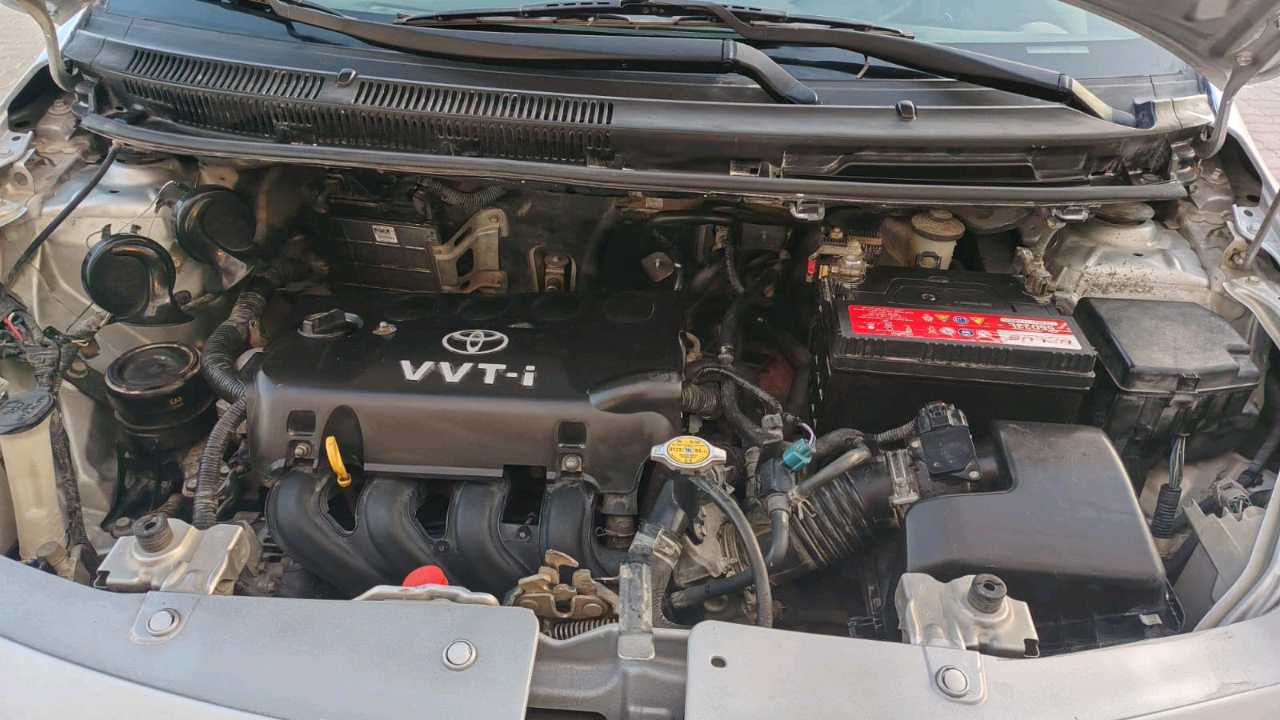 TOYOTA YARIS GLi 2008