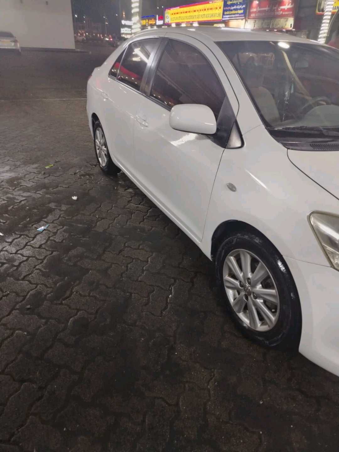 TOYOTA YARIS Standard 2011