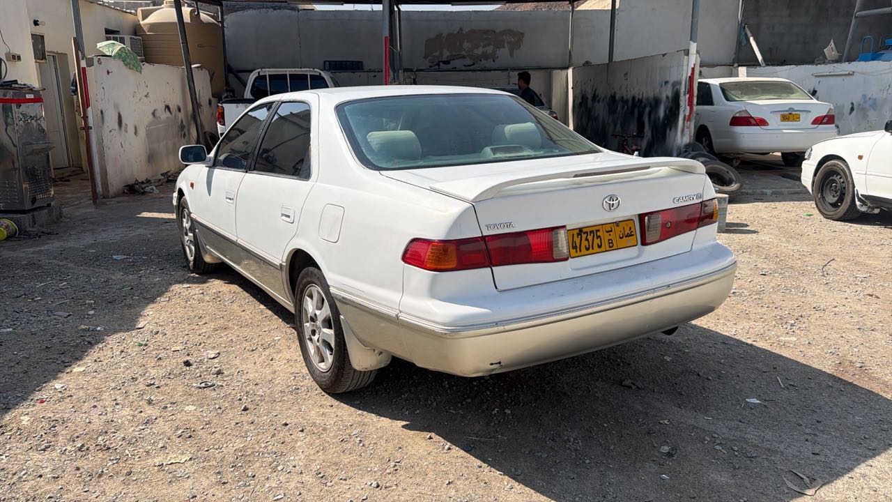 تويوتا كامري XLE 2000