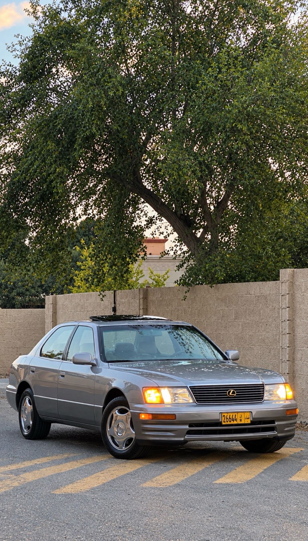 LEXUS LS 400 Base 1996
