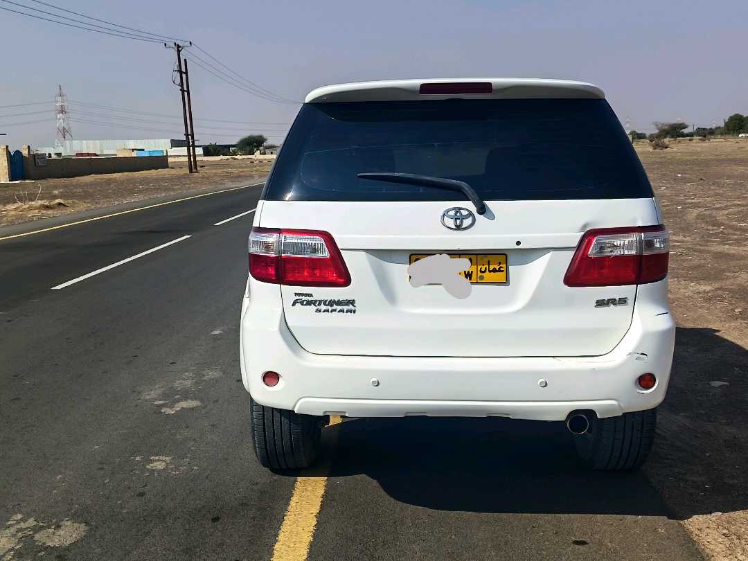 TOYOTA FORTUNER GX 2011