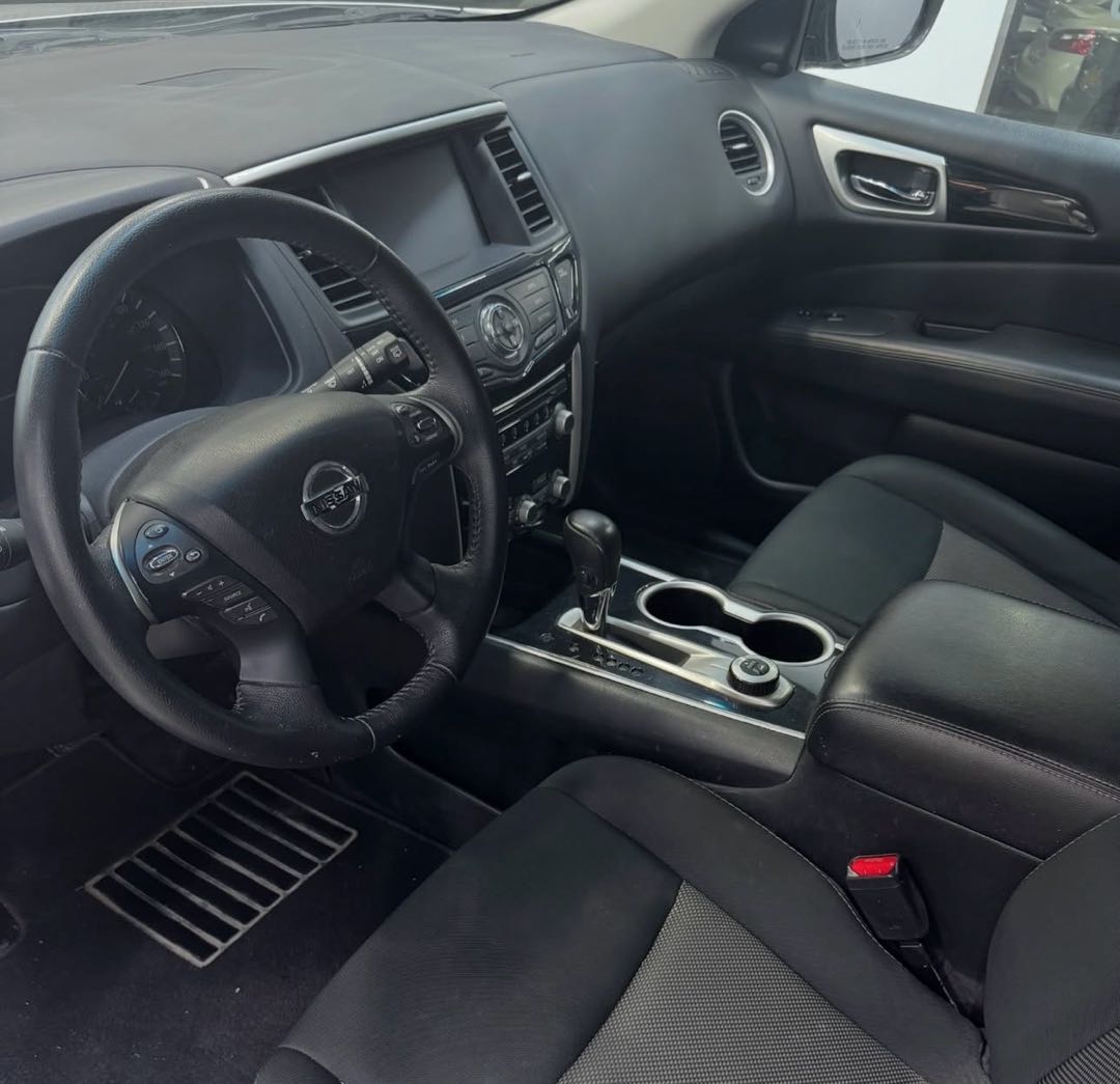 Car Image 2019 NISSAN PATHFINDER SV
