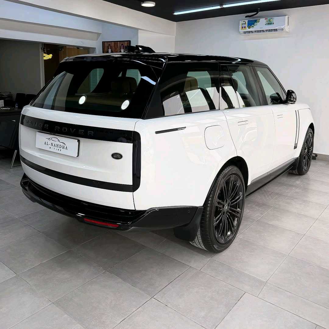 Car Image 2023 LAND ROVER VOGUE 