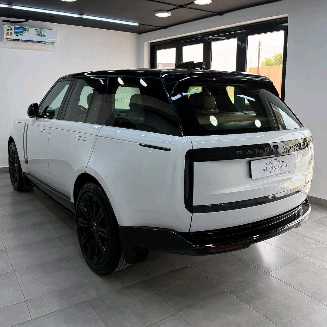 Car Image 2023 LAND ROVER VOGUE 