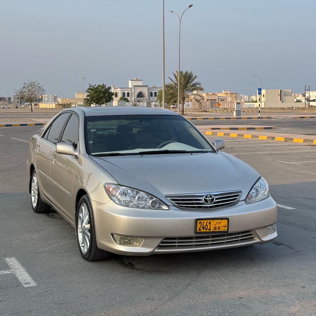 تويوتا كامري XLE 2002