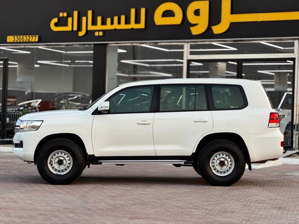 Car Image 2019 TOYOTA LAND CRUISER GX