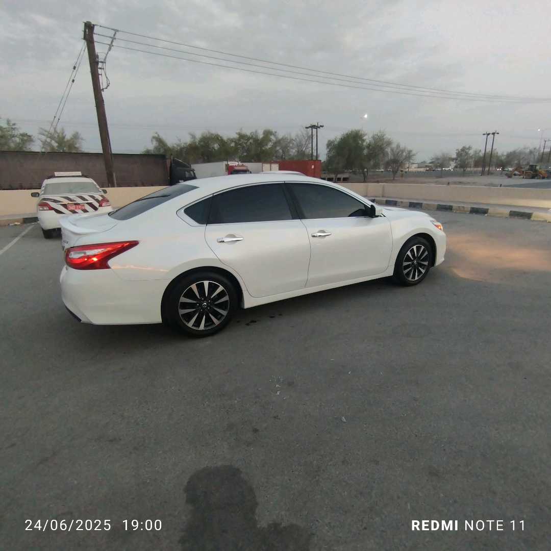 Car Image 2017 NISSAN ALTIMA SV