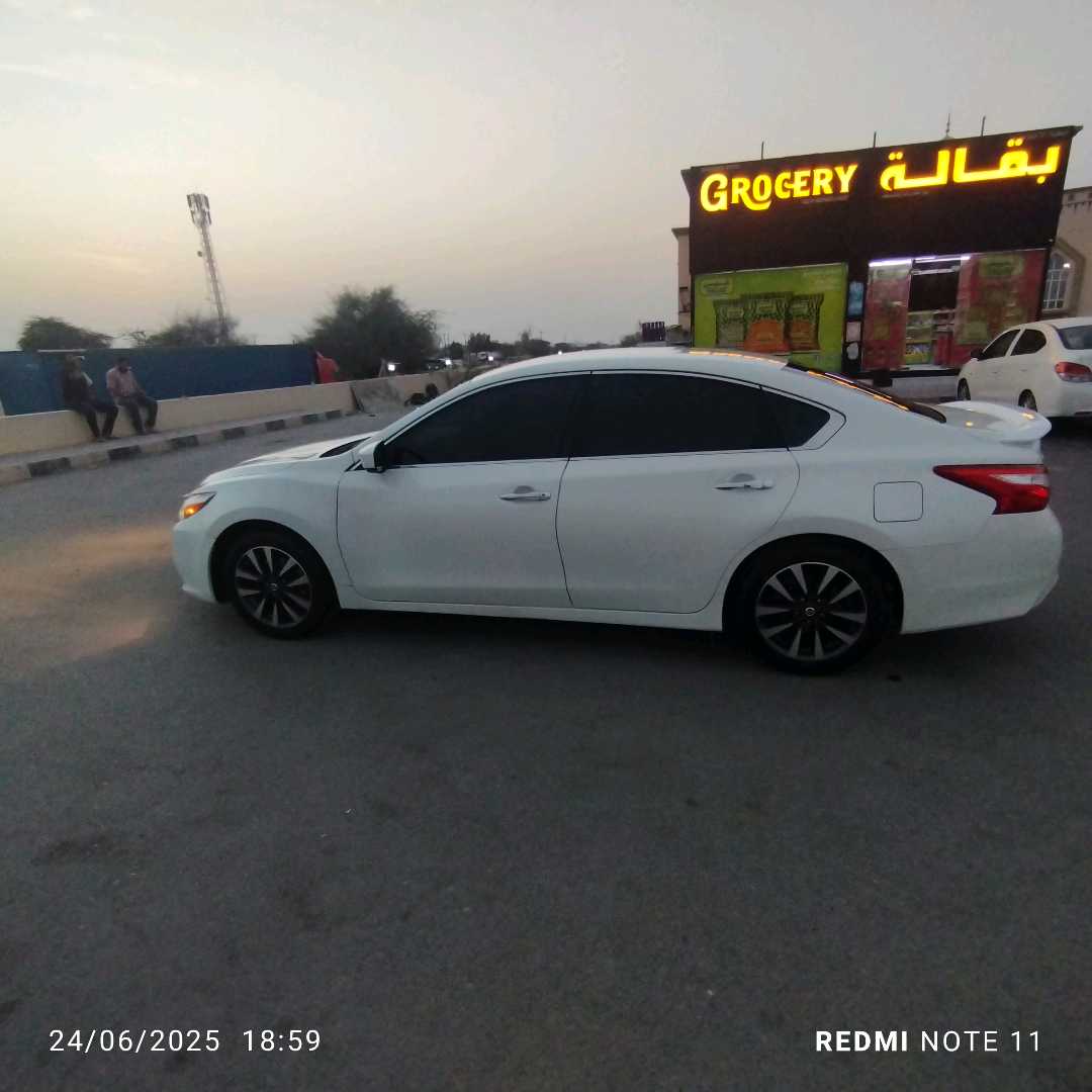 Car Image 2017 NISSAN ALTIMA SV