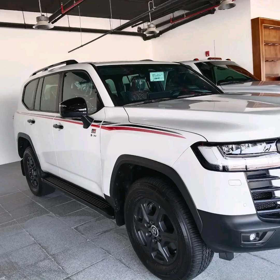Car Image 2025 TOYOTA LAND CRUISER GX.R