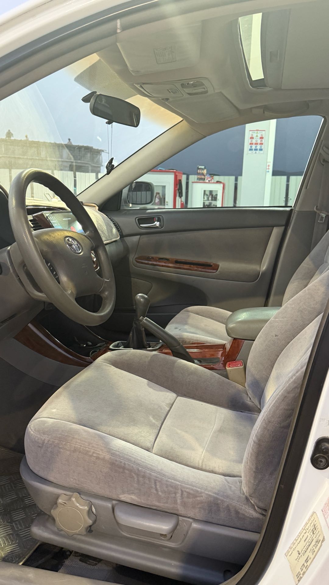 Car Image 2004 TOYOTA CAMRY GL