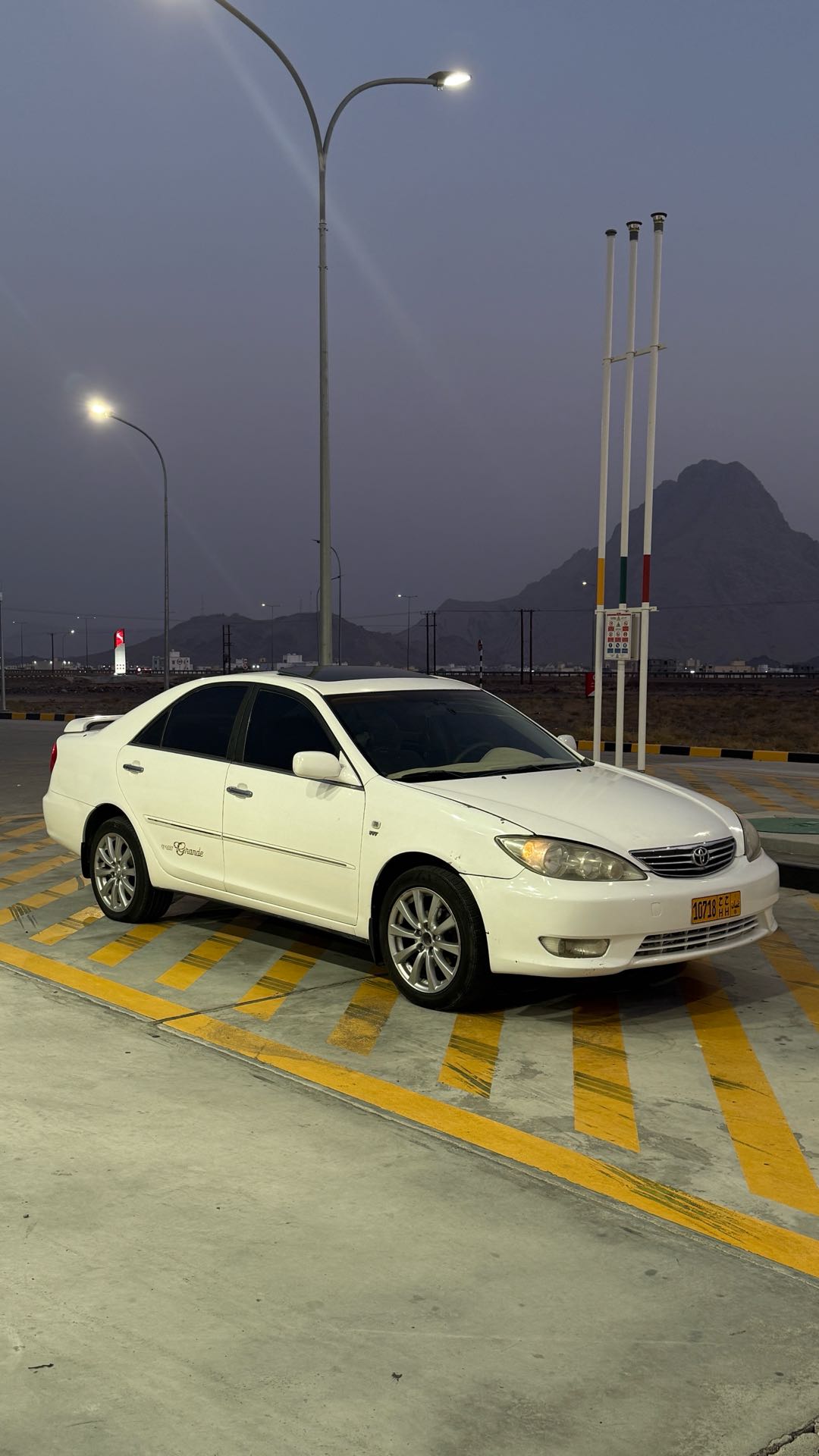 Car Image 2004 TOYOTA CAMRY GL