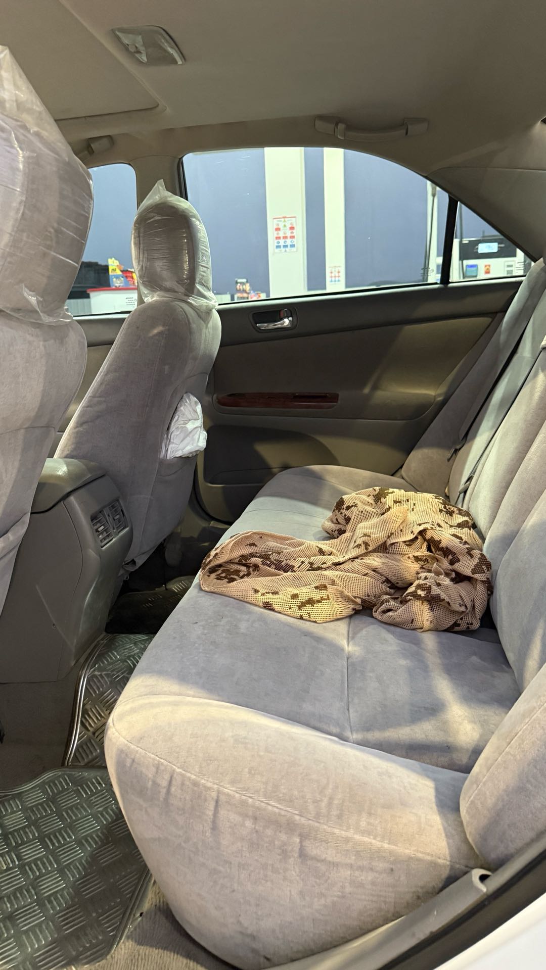 Car Image 2004 TOYOTA CAMRY GL