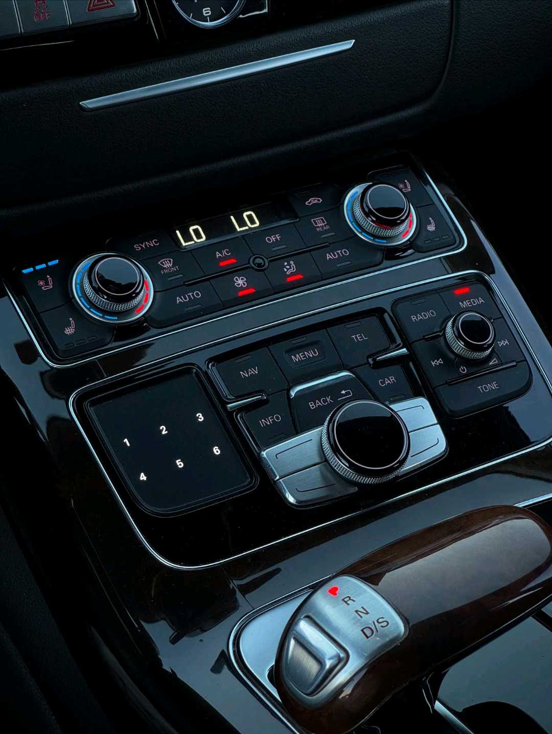 Car Image 2015 AUDI A8 