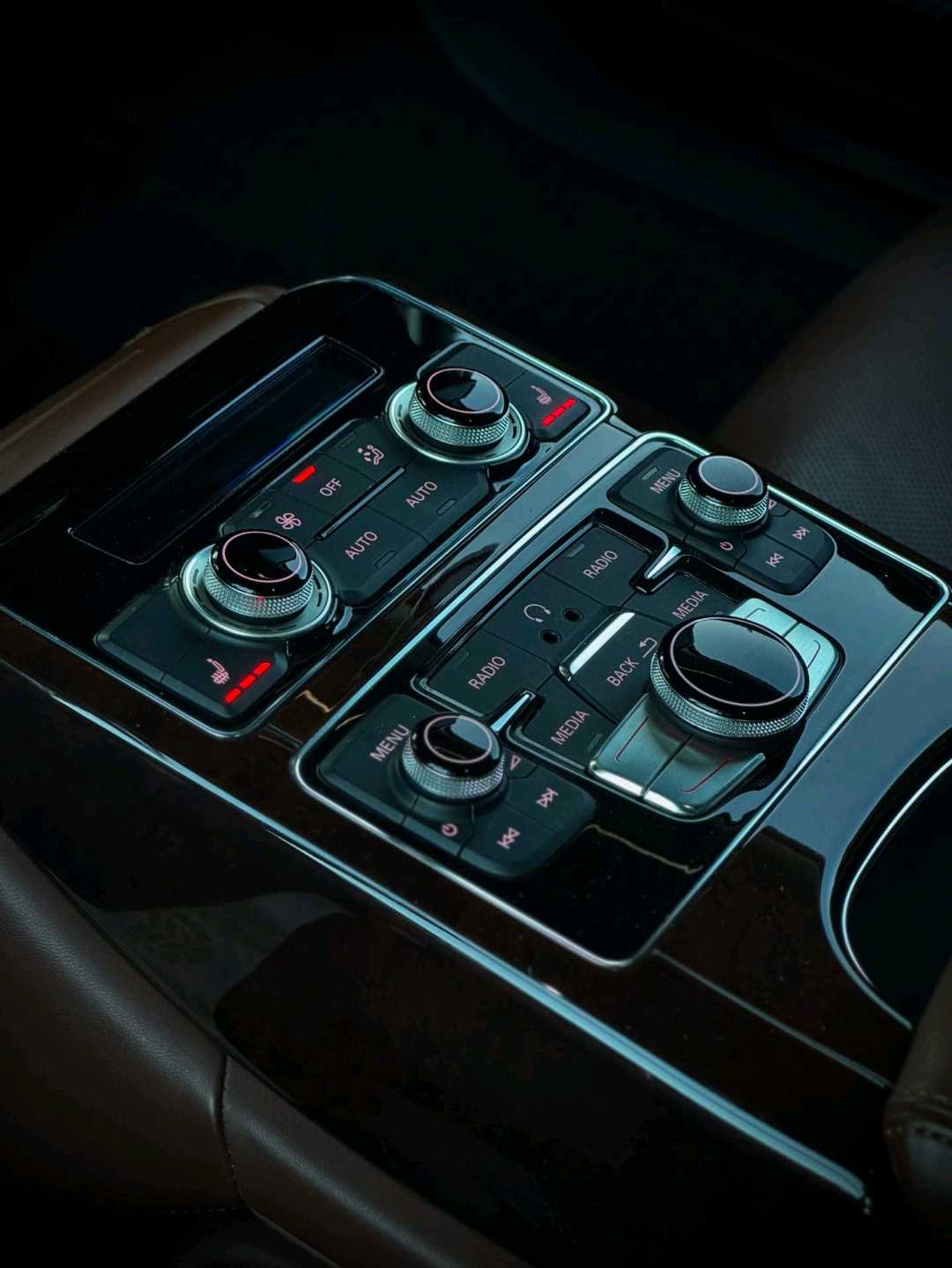 Car Image 2015 AUDI A8 