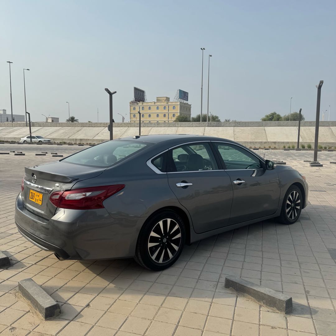 Car Image 2018 NISSAN ALTIMA SL