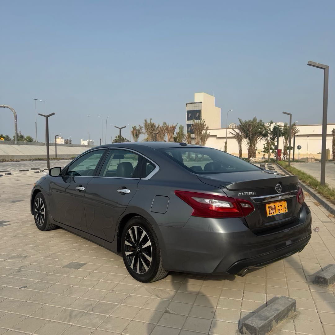 Car Image 2018 NISSAN ALTIMA SL