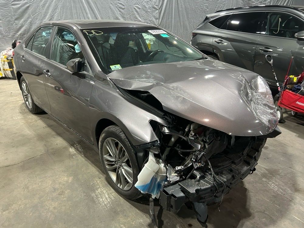 Car Image 2017 TOYOTA CAMRY SE