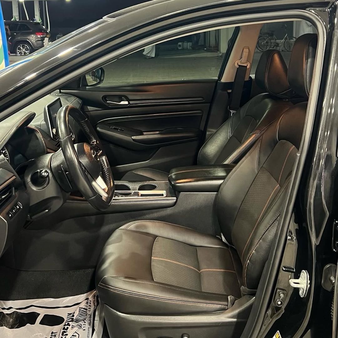 Car Image 2019 NISSAN ALTIMA SR