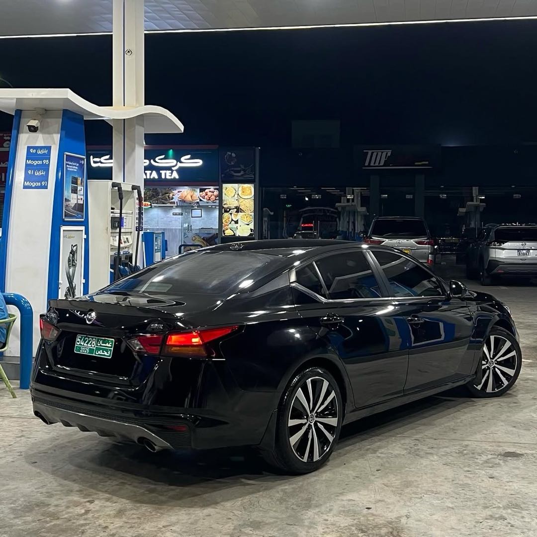 Car Image 2019 NISSAN ALTIMA SR