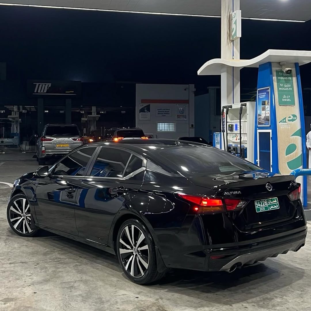 Car Image 2019 NISSAN ALTIMA SR