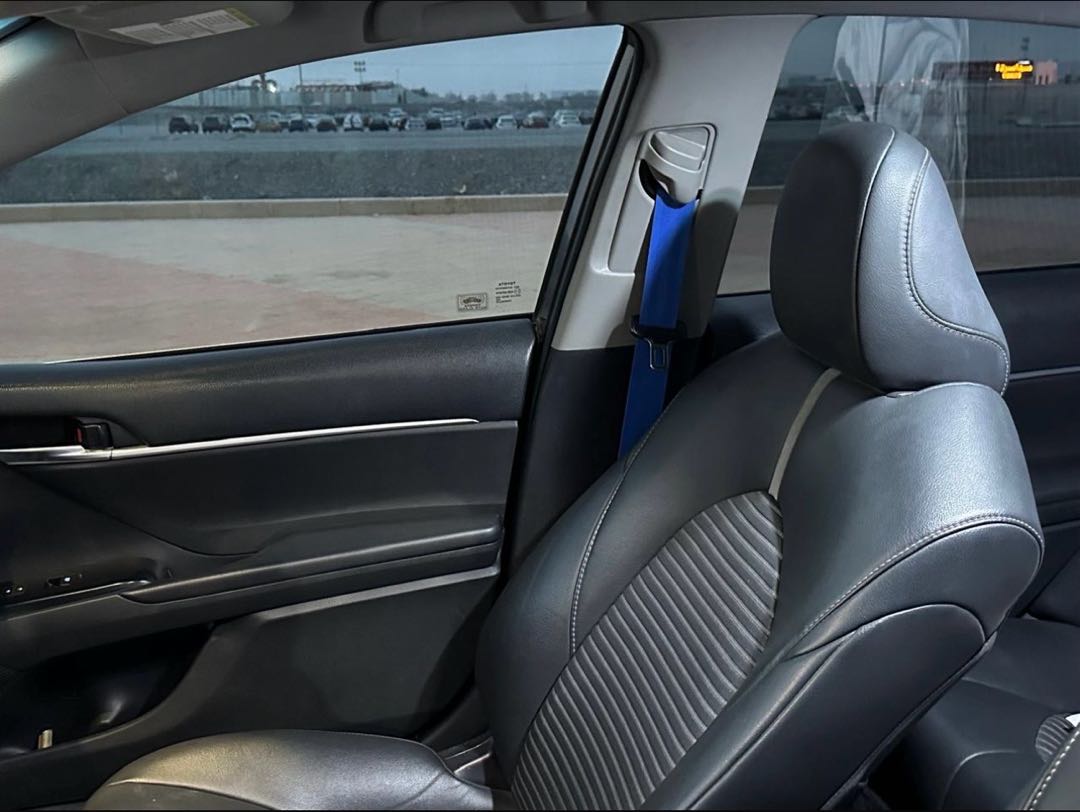 Car Image 2018 TOYOTA CAMRY SE