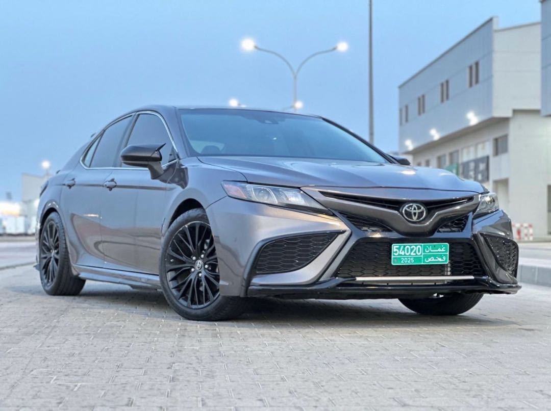 Car Image 2018 TOYOTA CAMRY SE