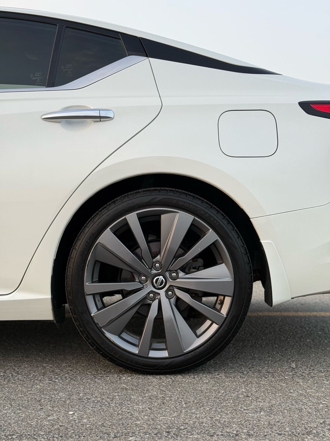 Car Image 2019 NISSAN ALTIMA Platinum 