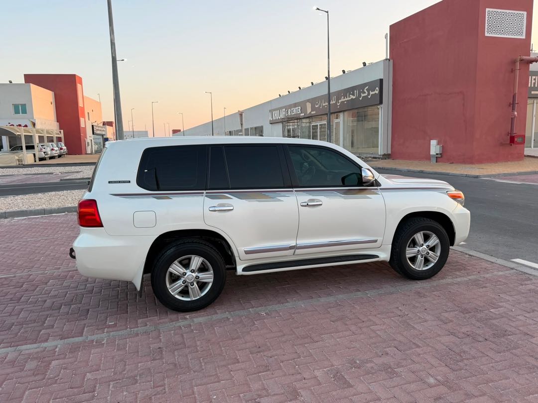 Car Image 2013 TOYOTA LAND CRUISER GX.R