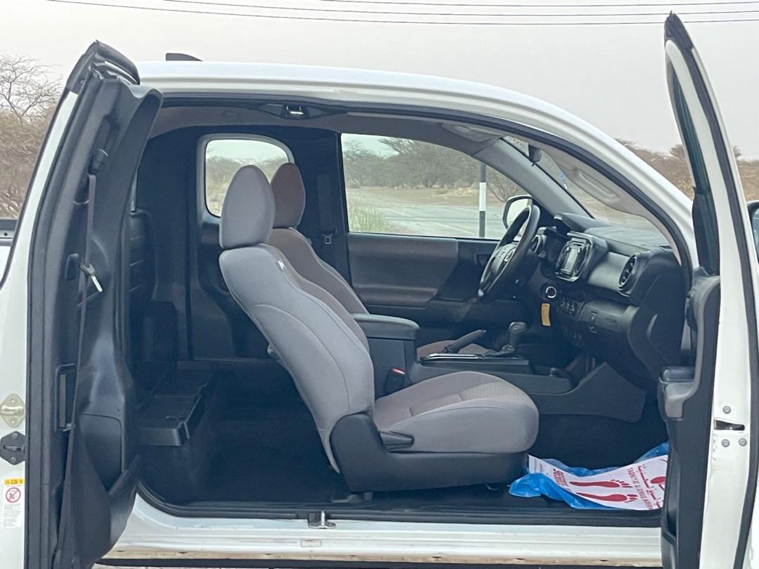 Car Image 2018 TOYOTA TACOMA SR5