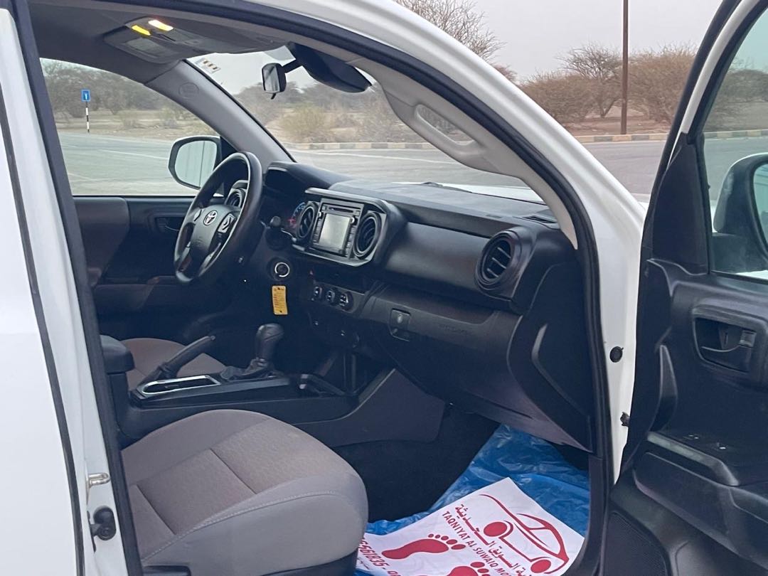 Car Image 2018 TOYOTA TACOMA SR5
