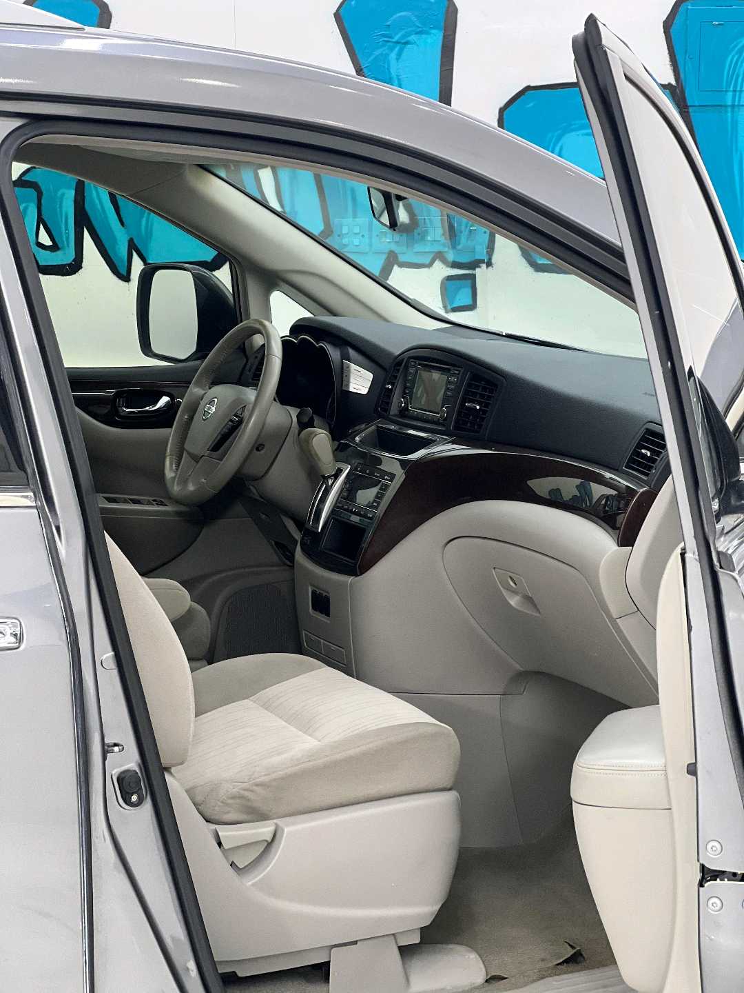 Car Image 2016 NISSAN QUEST 