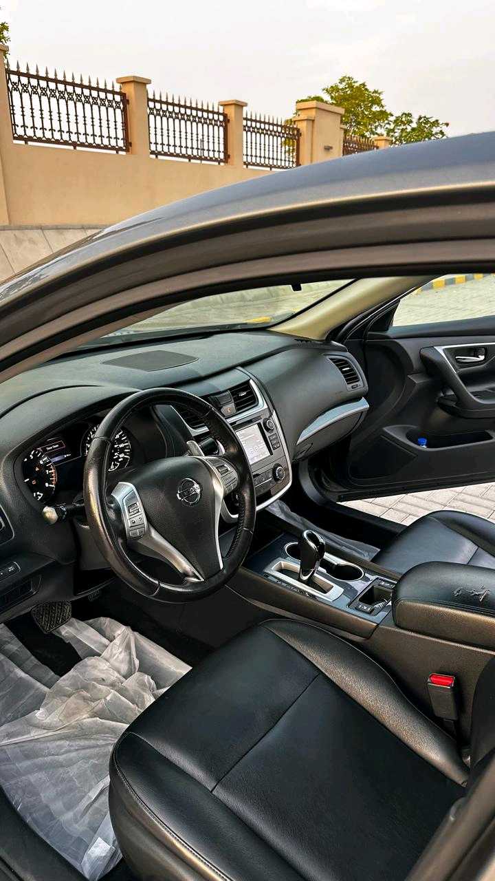 Car Image 2018 NISSAN ALTIMA SR