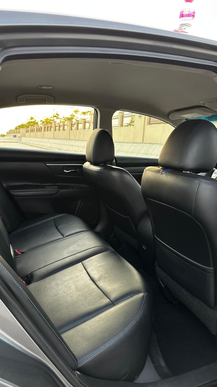 Car Image 2018 NISSAN ALTIMA SR