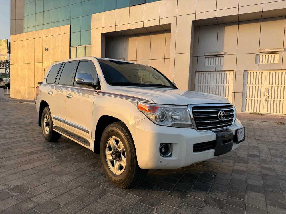 Car Image 2014 TOYOTA LAND CRUISER GX.R