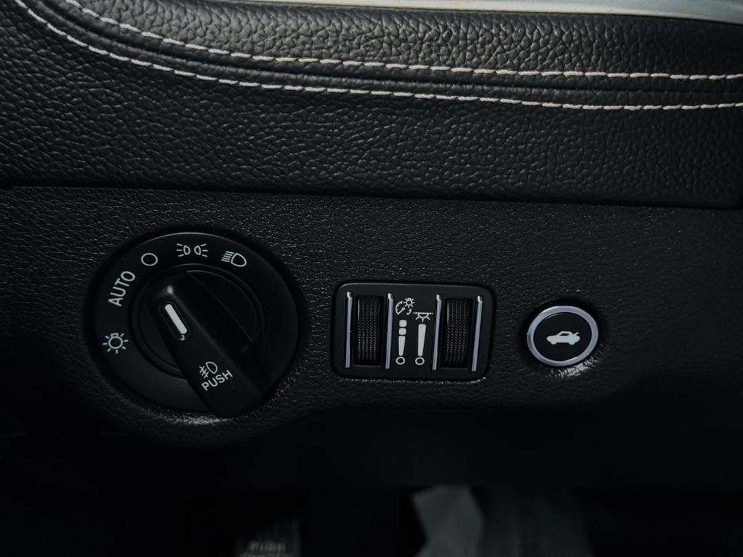 Car Image 2019 DODGE CHARGER R/T