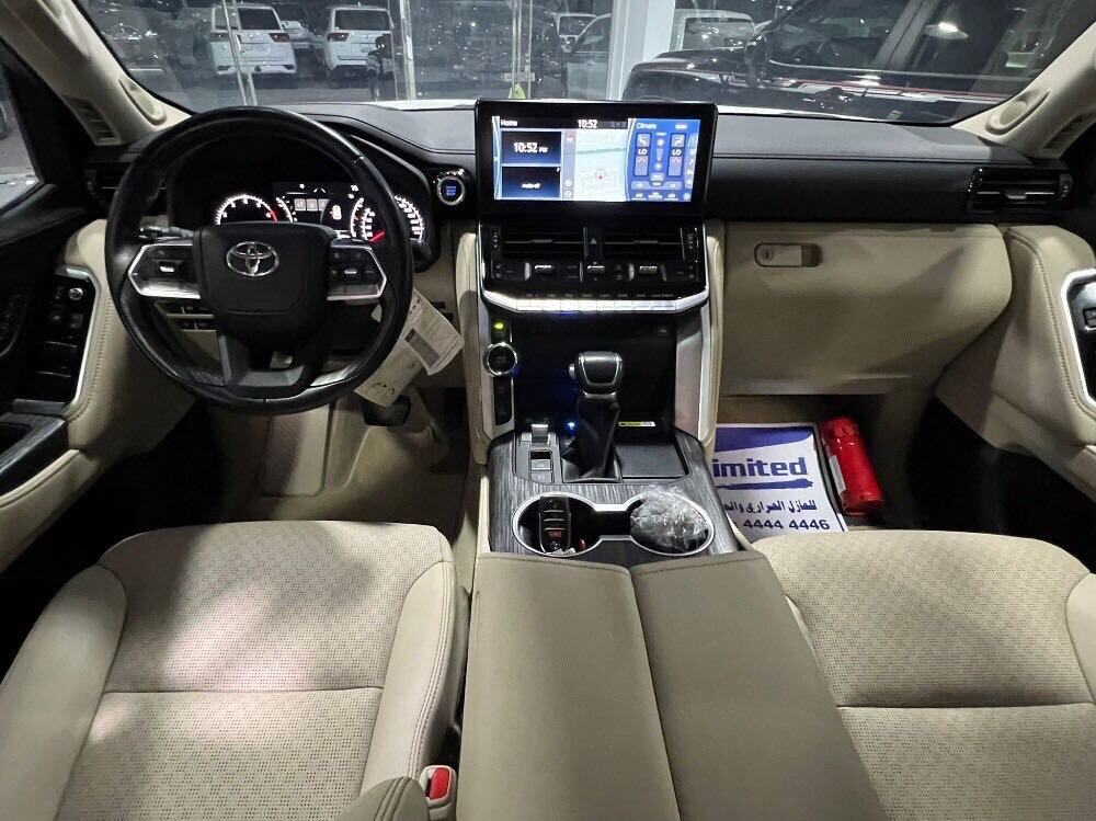 Car Image 2022 TOYOTA LAND CRUISER VX.R